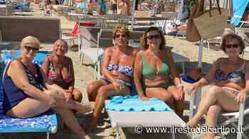 Pinarella di Cervia, 5 signore in vacanza salutano la redazione e i lettori - il Resto del Carlino