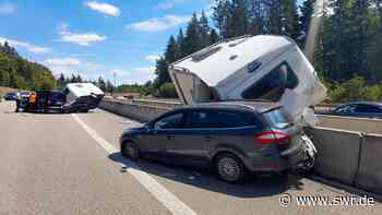 Unfall auf A8: Zwei Wohnwagengespanne kollidieren bei Pforzheim - SWR Aktuell