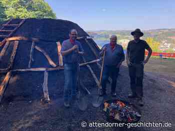 Kohlenmeiler in Betrieb - Attendorner Geschichten