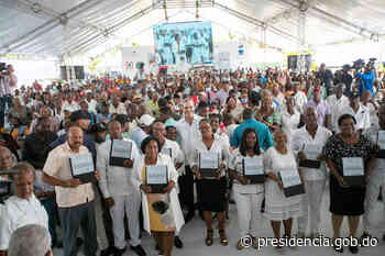 Presidente Abinader entrega 365 títulos de propiedad de 986 en Palenque - Presidencia de la República Dominicana