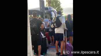 Volo dirottato da Fiumicino, notte da incubo all'aeroporto di Pescara, un passeggero: "Abbandonati per ore senza né acqua né cibo" - IlPescara