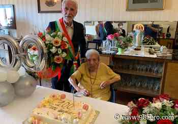 I cento anni della nonnina Giuseppina Catanzaro, amata ex maestra della scuola di Grazia a Milazzo - 98Zero.com