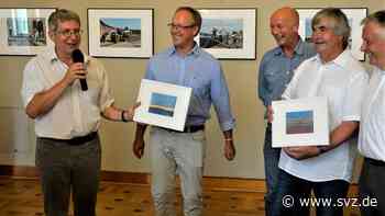 Bilder im Rathaus und voller Bürgerbus: Städtepartnerschaft zu Elmshorn wird in Wittenberge gelebt - svz – Schweriner Volkszeitung