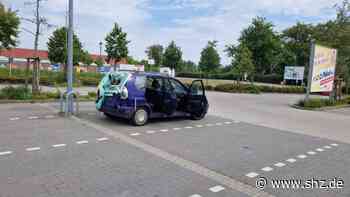 Gefahr für Mensch und Umwelt: Schrott-Auto illegal auf Penny-Parkplatz in Tornesch entsorgt - shz.de