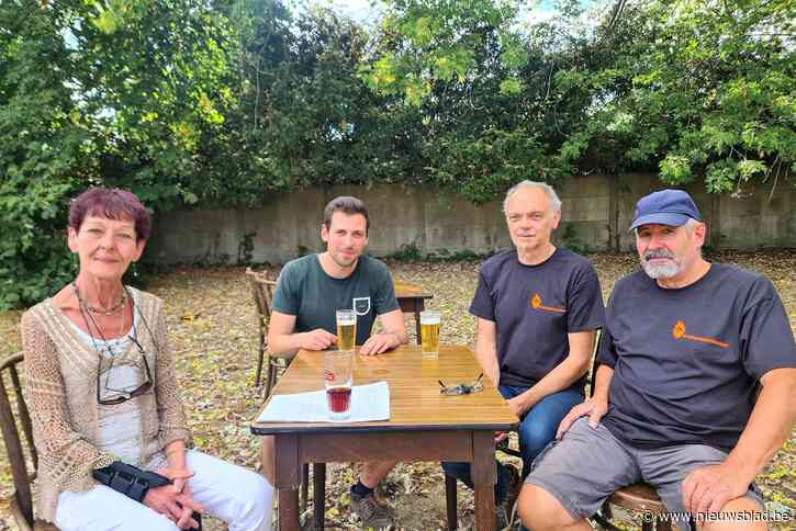 Zelfs de plaats van de stekkers stond in het gedetailleerde draaiboek: vrienden, familie en kennissen nemen afscheid van Peter (64) op de manier zoals hij het zelf heeft gewild