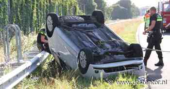 Auto slaat over de kop op A1 bij Enter: bestuurder met spoed naar ziekenhuis - De Stentor