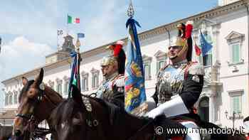 Ruba auto in sosta, un corazziere libero dal servizio lo blocca