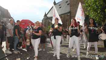 Gerolzhöfer Stadtfest: Besucher genießen einen feucht-fröhlichen Abend mit Augen, Ohren und Gaumen - Main-Post