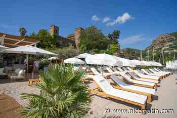 La plage blanche avant l'hôtel du château à Théoule-sur-Mer