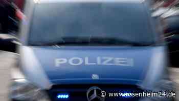 Auto am Fitnessstudioparkplatz in Neuötting angefahren