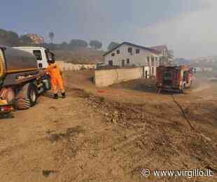 Incendio ad Agropoli, vigili del fuoco in azione sulla collina San Marco - Virgilio