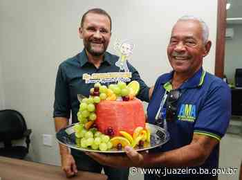 Servidor mais antigo do Mercado do Produtor de Juazeiro comemora 38 anos de trabalho com direito a bolo de frutas - Prefeitura de Juazeiro (.gov)