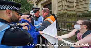 Security to be increased in Oldham ahead of Drag Queen storytime event for children after recent protest - Manchester Evening News