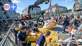 Entenrennen Kiel: Plötzlich liegen 9300 Plastikenten auf der Straße - Kieler Nachrichten