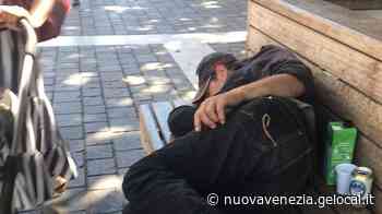 Mestre, l'ultimo negoziante di via Poerio: «Via i senzatetto o chiudo l'attività» - La Nuova Venezia