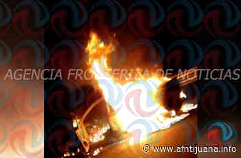 Queman vehículo en la carretera Tecate Ensenada - AGENCIA FRONTERIZA DE NOTICIAS