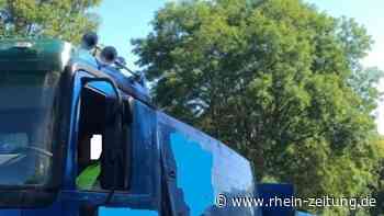 Verkehrsbeeinträchtigung durch verlorene Ladung - Andernach & Mayen - Rhein-Zeitung