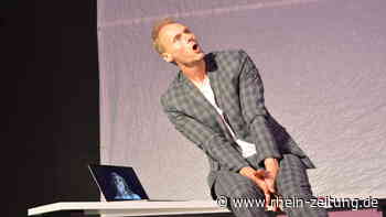 Premiere bei Mayener Burgfestspielen: Tobias Bode begeistert mit Ein-Mann-Show - Rhein-Zeitung