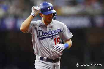 Dodgers: Dave Roberts Sings the Praises of Austin Barnes - Sports Illustrated
