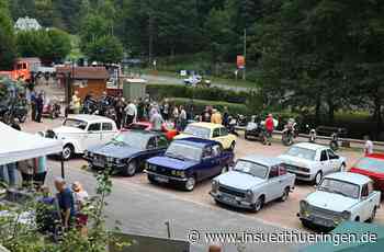 Schicke Schlitten - Trabi neben Thunderbird - inSüdthüringen