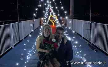 Luino, lacrime di gioia sul lungolago: «Vuoi sposarmi?» - Luino Notizie