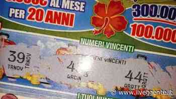 Tra moglie e marito non mettere il Gratta e vinci: una calza fin troppo fortunata - Il Veggente