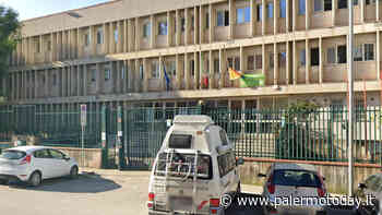 I vandali tornano a colpire alla Leonardo da Vinci, la preside: "Scuole sotto attacco" - PalermoToday