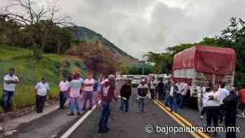 Bloquean la Iguala-Cuernavaca por desaparición de mujer y su abogado; venían del MP - Bajo Palabra Noticias