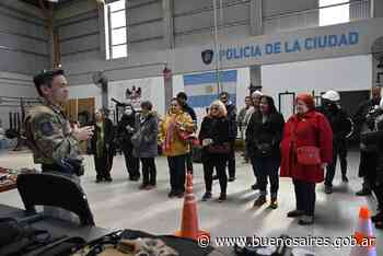 Visita de vecinos a la División de Operaciones Especiales - buenosaires.gob.ar