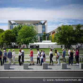 Andrang beim Tag der offenen Tür - Kanzler antwortet Bürgern - radioeuskirchen.de