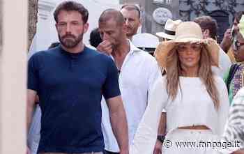 Jennifer Lopez pronta per il concerto a Capri: l'arrivo con Ben Affleck, camere fino a 18mila euro - Fanpage.it