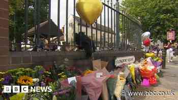 Police shut Coventry road for ride out biker tribute - BBC