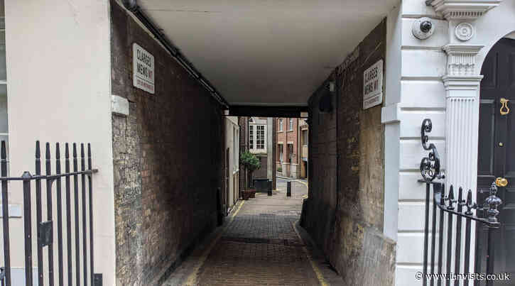 London’s Alleys: Clarges Mews, W1