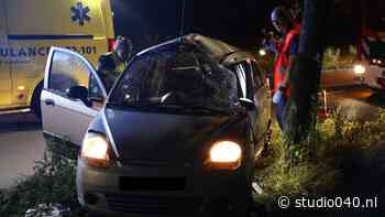 Twee gewonden bij botsing tegen boom in Best - Studio040