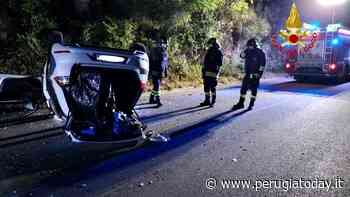 Incidente stradale all'alba in Umbria, auto si ribalta e rimane ferito conducente: 55enne portato in Ospedale - PerugiaToday