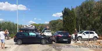 Scontro all'incrocio tra due auto, una donna finisce in ospedale - La Voce di Manduria