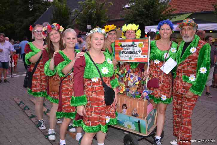 Dorpslattenkoers met weinig deelnemers, maar veel toeschouwers