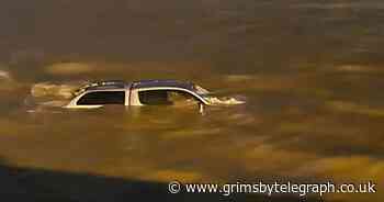 Mystery as photos show pick-up being submerged in River Humber - Grimsby Live