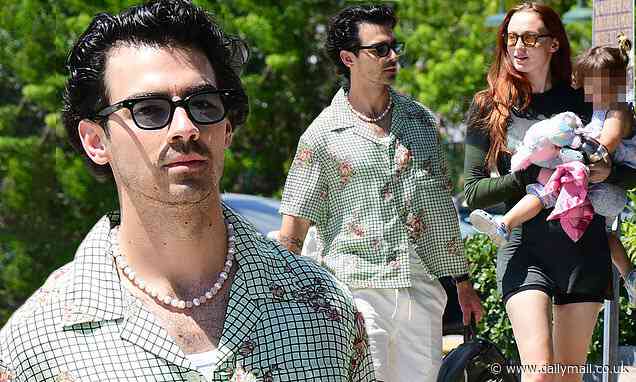 Joe Jonas rings in his 33rd birthday in Miami with wife Sophie Turner - Daily Mail