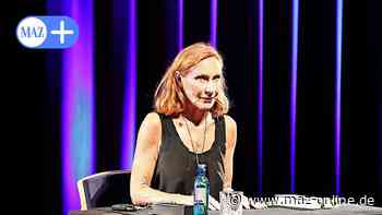 Rathenow: Schauspielerin Andrea Sawatzki liest vor ausverkauftem Theatersaal im Kulturzentrum - Märkische Allgemeine Zeitung