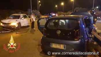 Soverato, impatto tra due auto nello svincolo a sud della città: un ferito, illesi i conducenti - Corriere della Calabria