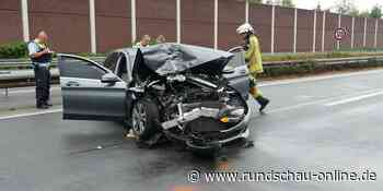 Unfall auf der A3 Bei Lohmar: Zwei Autos stoßen zusammen und prallen in die Leitplanke - Kölnische Rundschau