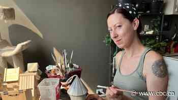 Calgary woman brightens downtown community with decorated birdhouses and planters - CBC.ca