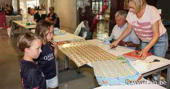 Scholieren kunnen schoolboeken weer laten kaften | Dendermonde | hln.be - Het Laatste Nieuws