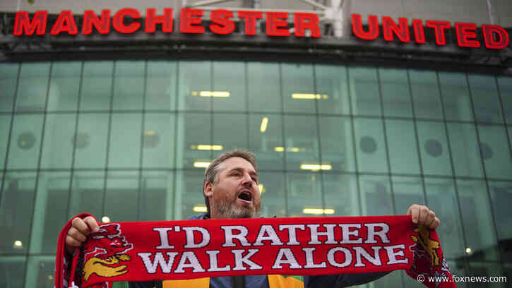 Furious Manchester United fans protest ownership ahead of Liverpool match