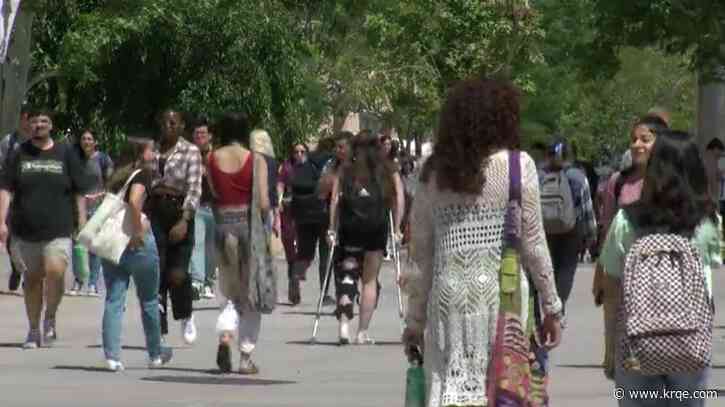UNM requiring COVID-19 booster shot for students, employees
