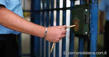 Siena, detenuto in permesso premio per andare a trovare la mamma, si ubriaca e finisce di nuovo in cella - Corriere di Siena