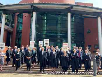 Criminal barristers vote for all-out strike action starting next week