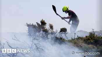 Cornwall firefighters thanked for 'incredible work' - BBC