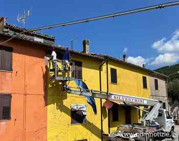 Fabriano / Cacciano, quasi completato il nuovo murale di Federico Zenobi - QDM Notizie